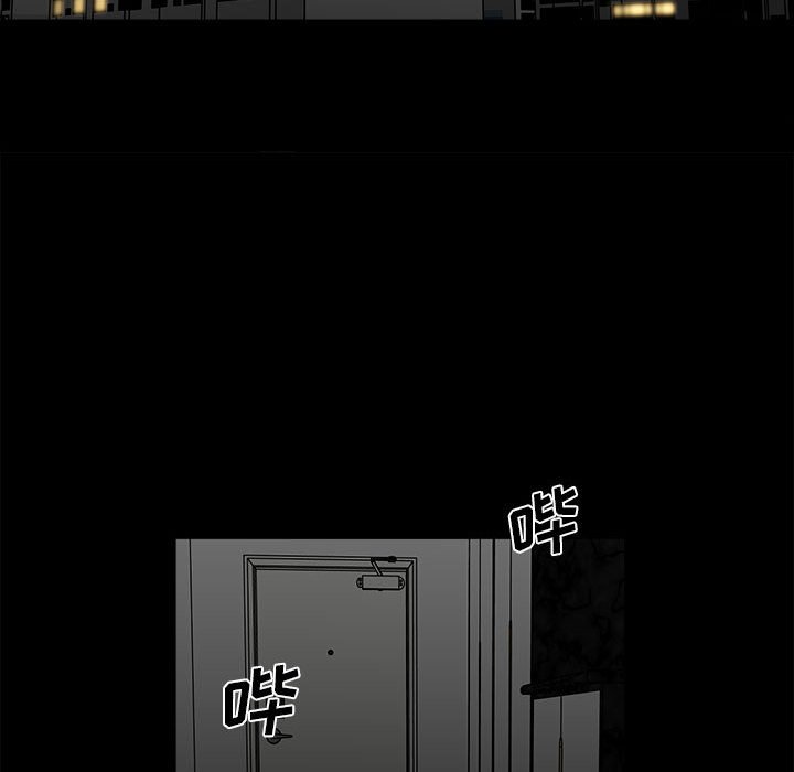 596