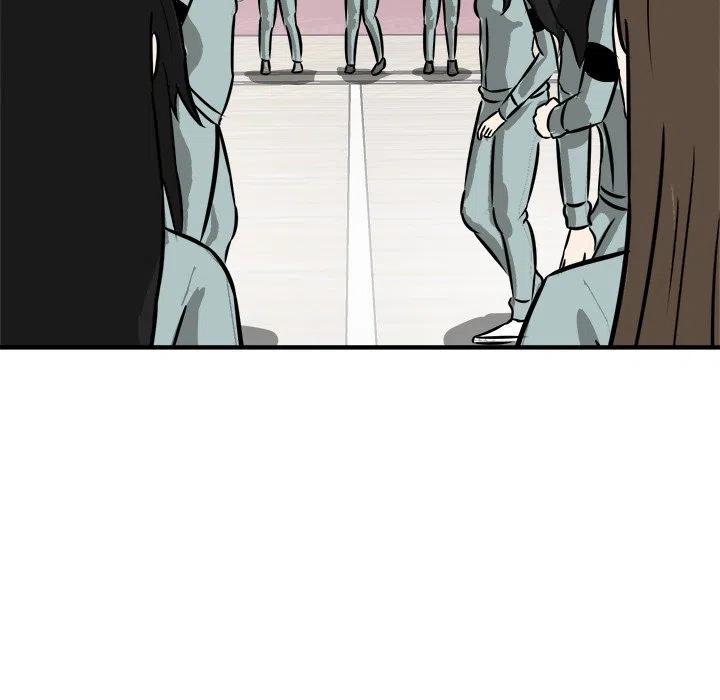 8943