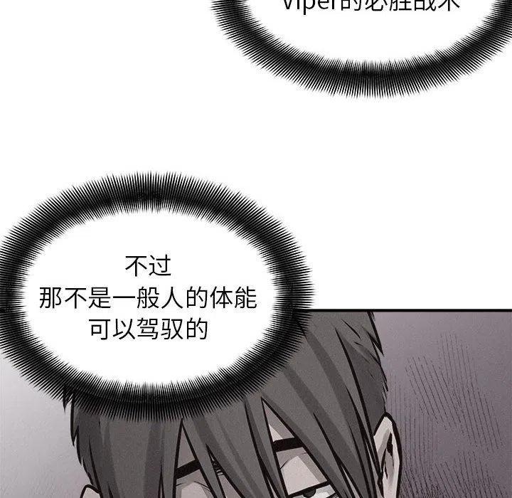 735